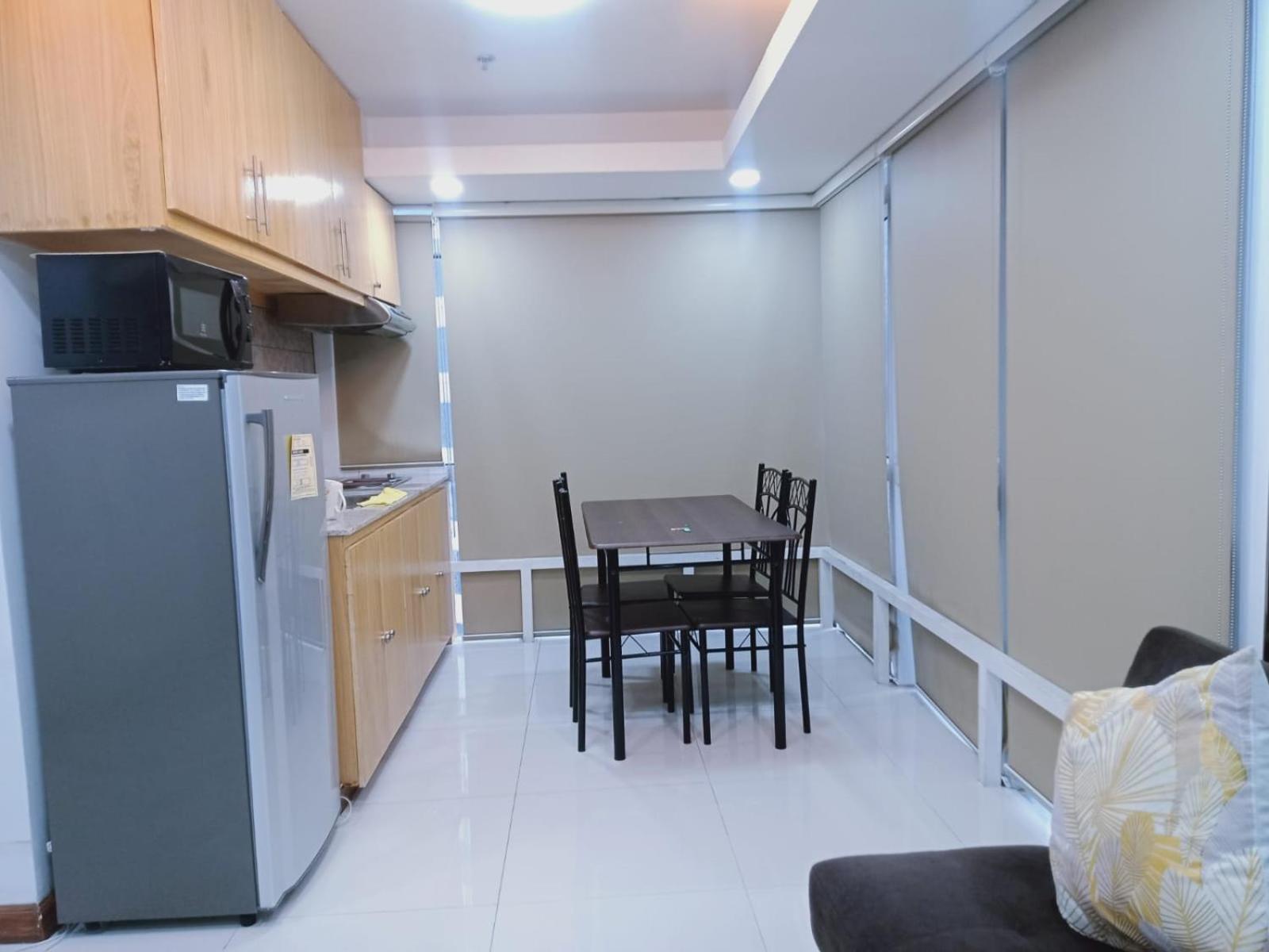 2 Bedrooms Units Forbes Area 5Th Avenue Bgc Center Manila Ngoại thất bức ảnh
