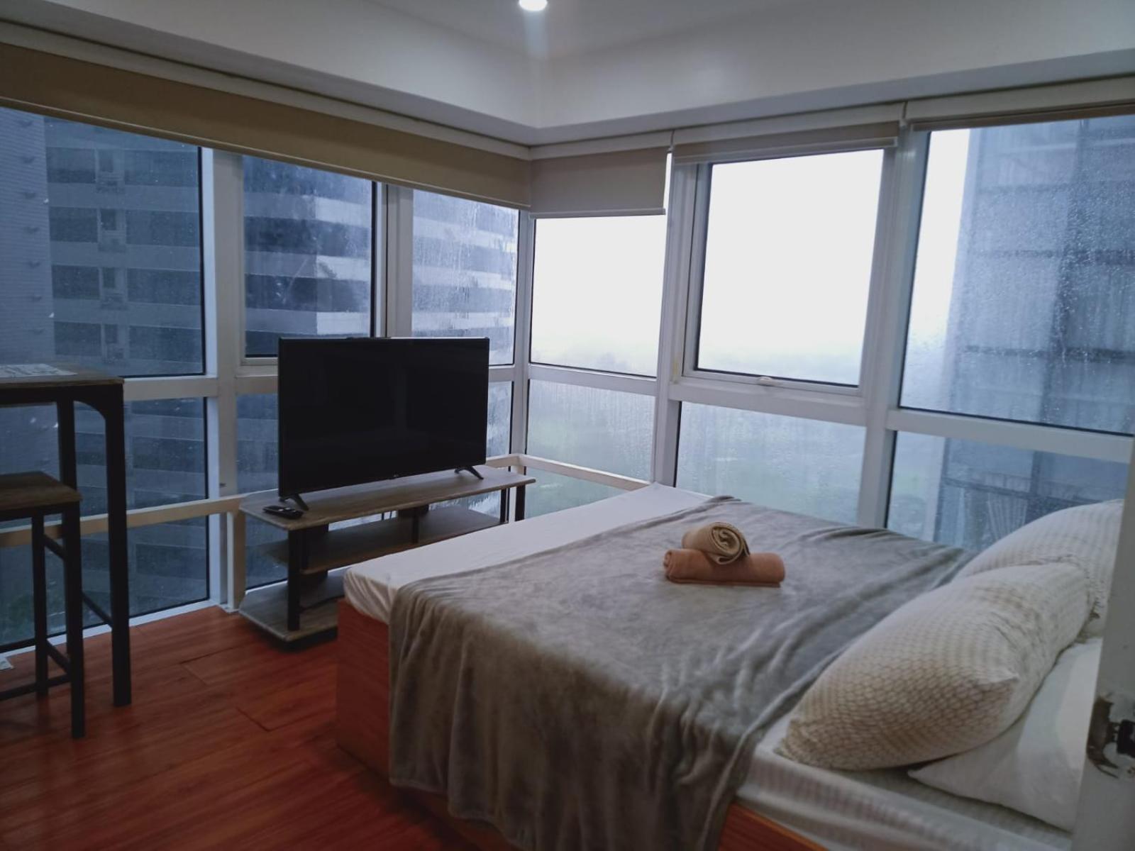 2 Bedrooms Units Forbes Area 5Th Avenue Bgc Center Manila Ngoại thất bức ảnh