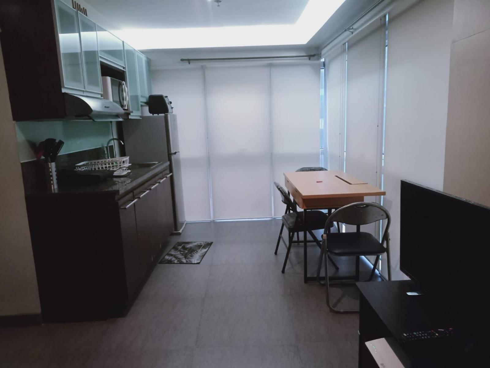 2 Bedrooms Units Forbes Area 5Th Avenue Bgc Center Manila Ngoại thất bức ảnh