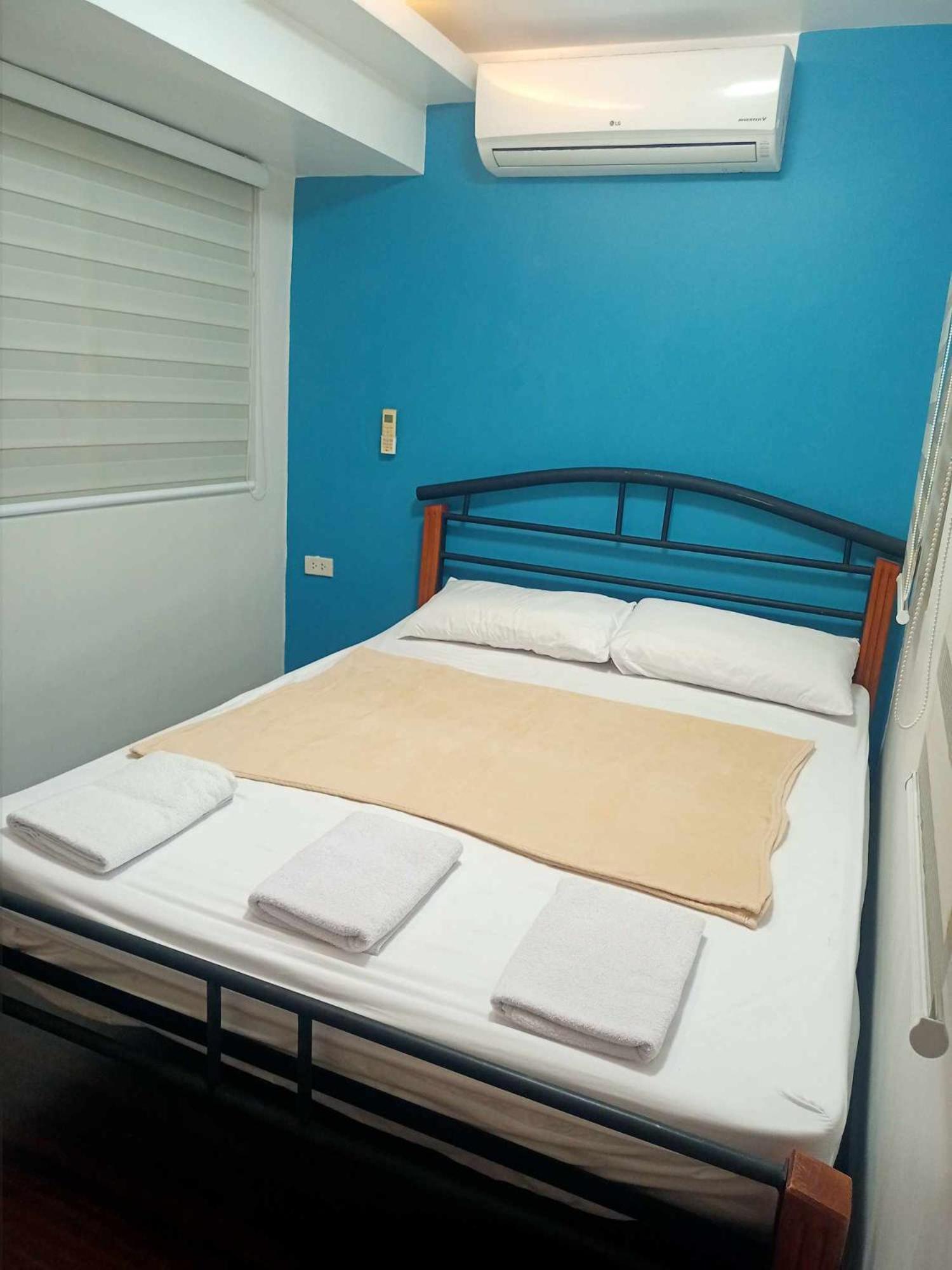 2 Bedrooms Units Forbes Area 5Th Avenue Bgc Center Manila Ngoại thất bức ảnh