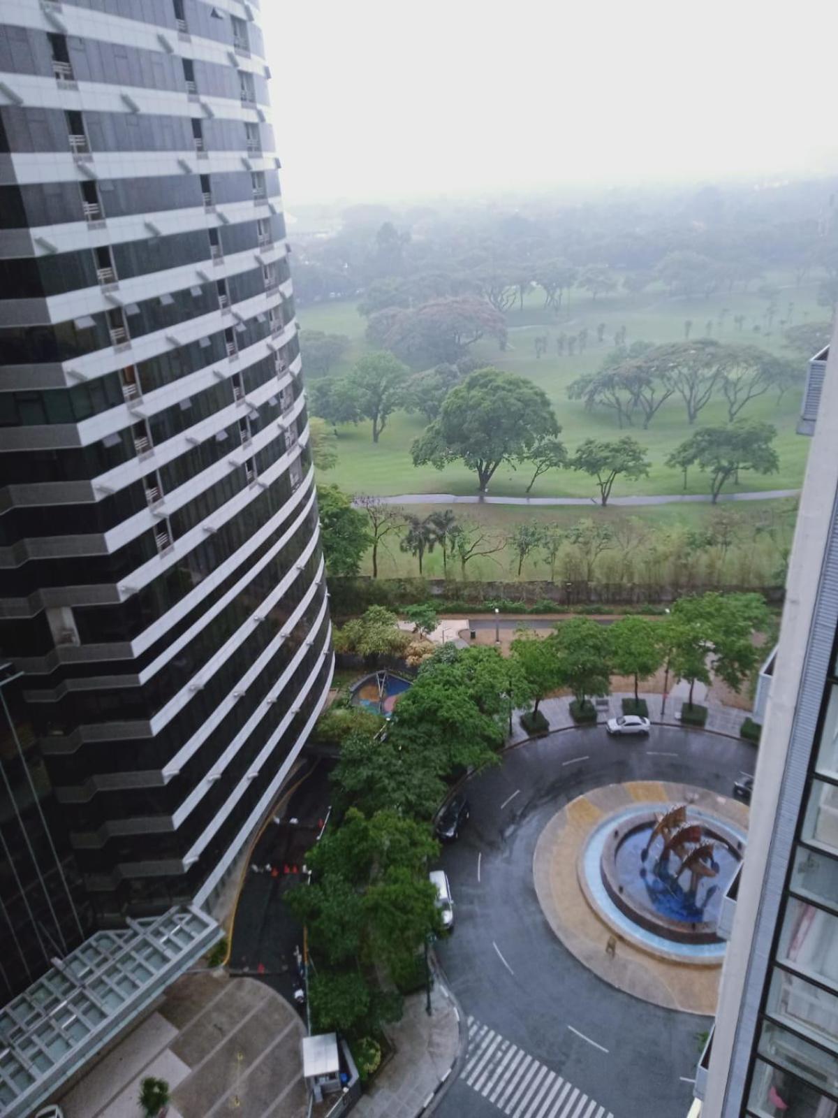 2 Bedrooms Units Forbes Area 5Th Avenue Bgc Center Manila Ngoại thất bức ảnh