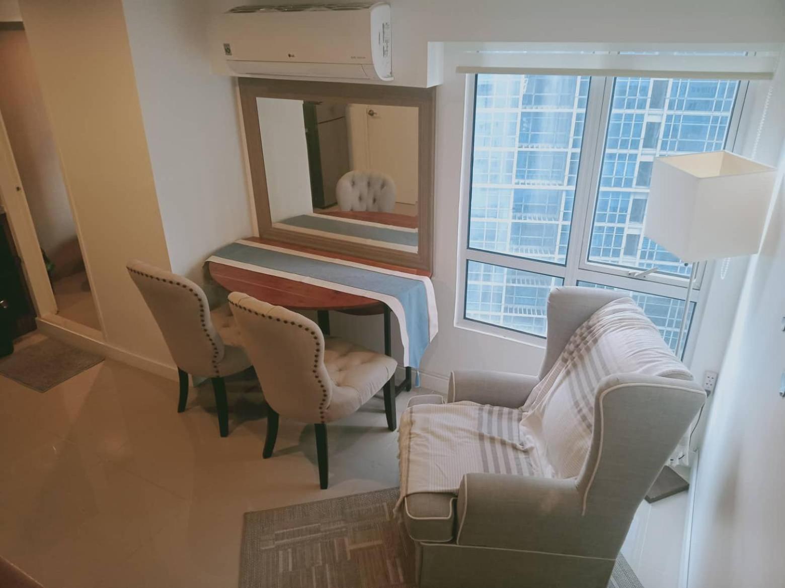2 Bedrooms Units Forbes Area 5Th Avenue Bgc Center Manila Ngoại thất bức ảnh